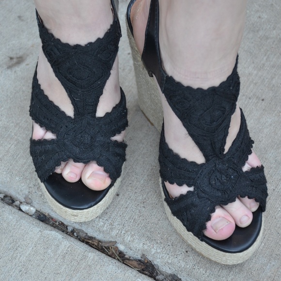 WINTER SALE: NWOT Lucky Brand Lace Wedges - Picture 1 of 4